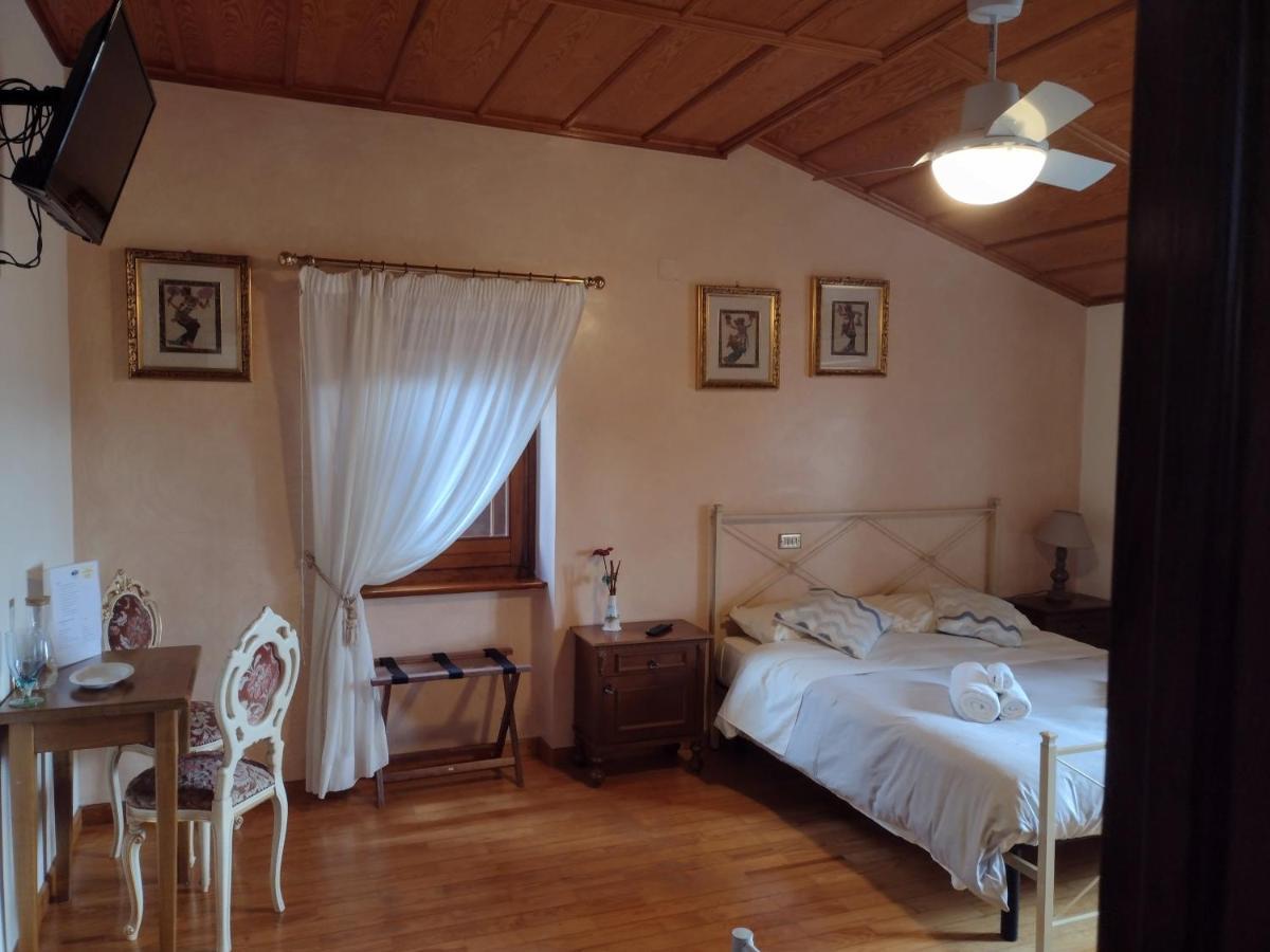 Villa Montegenco Comunanza Eksteriør billede
