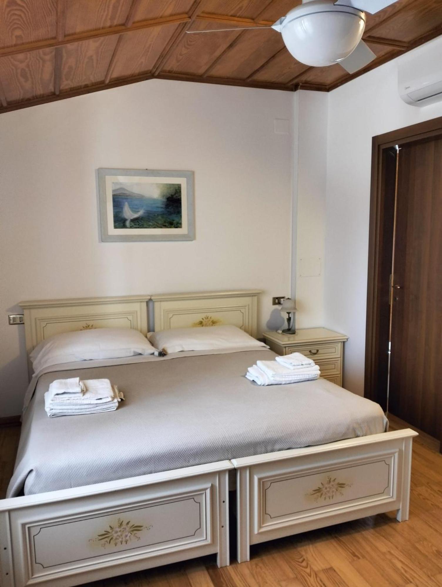 Villa Montegenco Comunanza Eksteriør billede