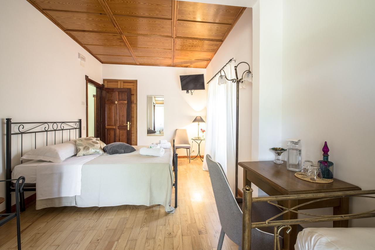 Villa Montegenco Comunanza Eksteriør billede
