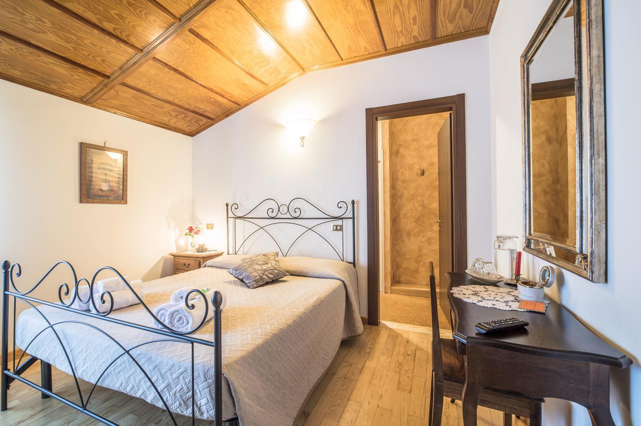 Villa Montegenco Comunanza Eksteriør billede